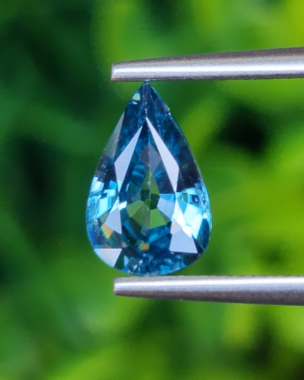 พลอย เพทาย (Zircon) 2.11 กะรัต (Cts.) พลอยแท้ อัญมณีมงคลประจําวันเกิด เครื่องประดับพลอย