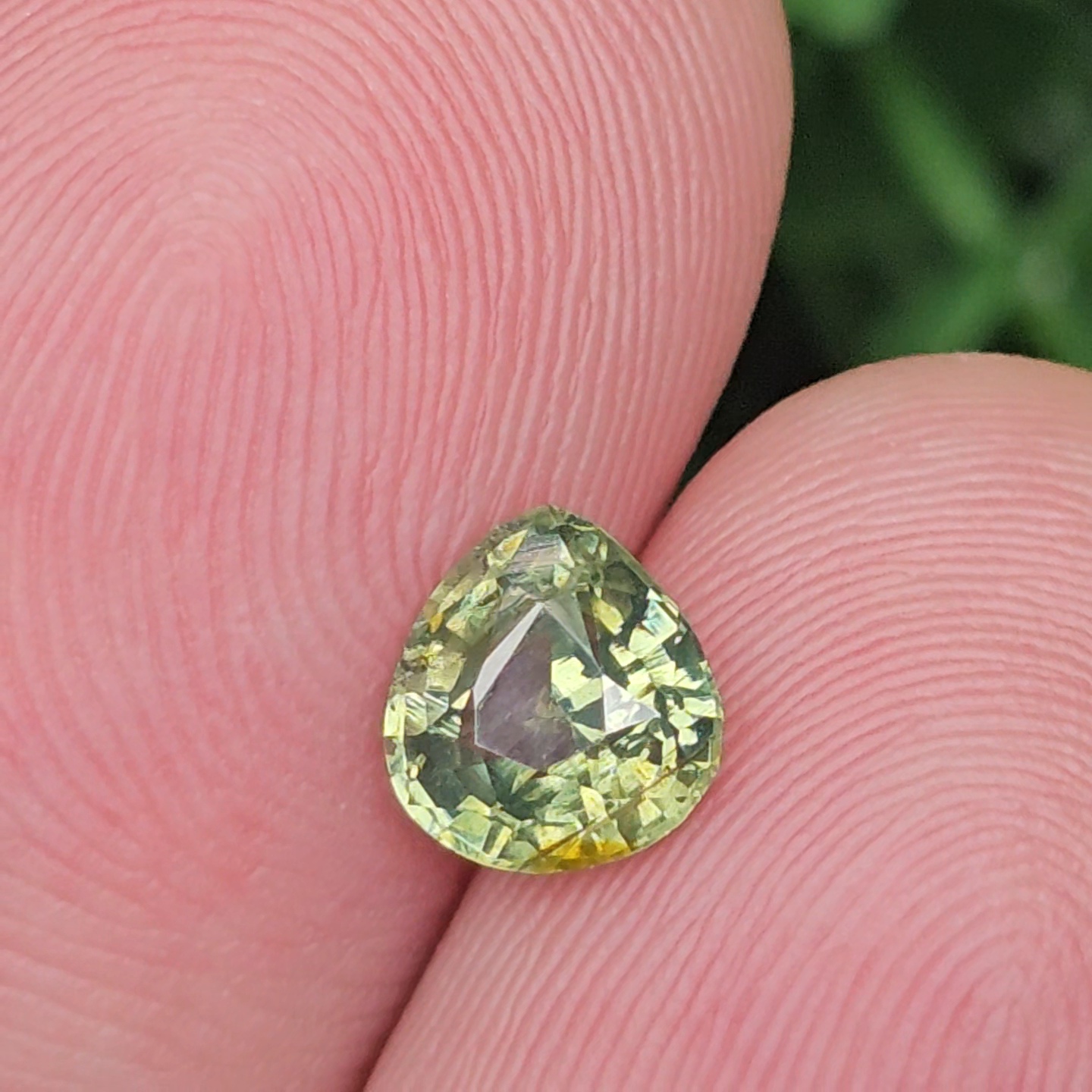 พลอย เพทาย Natural Zircon 1.29 กะรัต (Cts.) ดิบ พลอยแท้อัญมณีมงคล ประจําวันเกิด เครื่องประดับพลอย