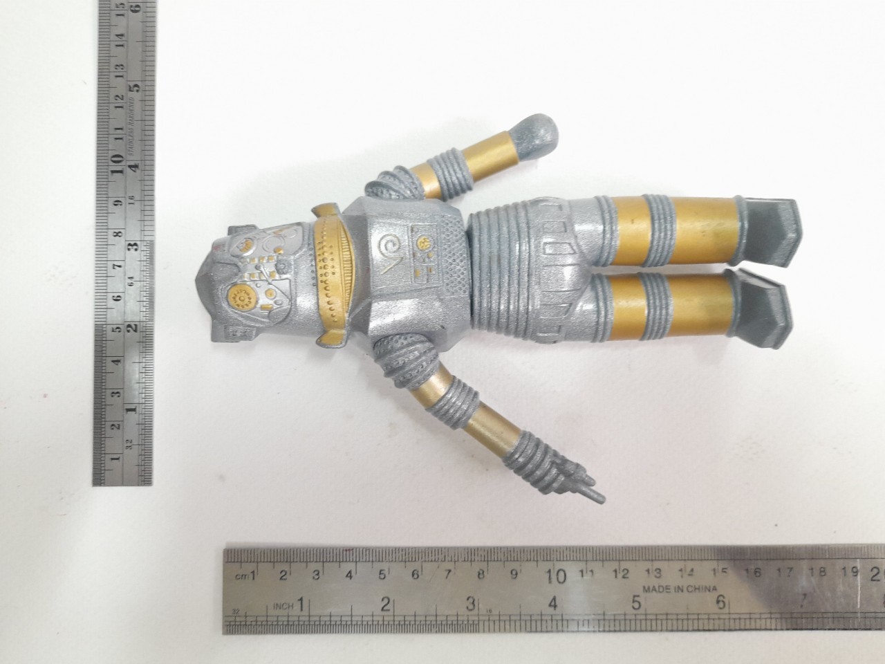 ซอฟ 6.5-7 นิ้ว หุ่นยนต์ U-TOM จากอุลตร้า เซเว่น มือสอง สภาพดี มีรอยบ้าง มีปั๊มใต้เท้า japan 1983 ไม่พบบ่อย