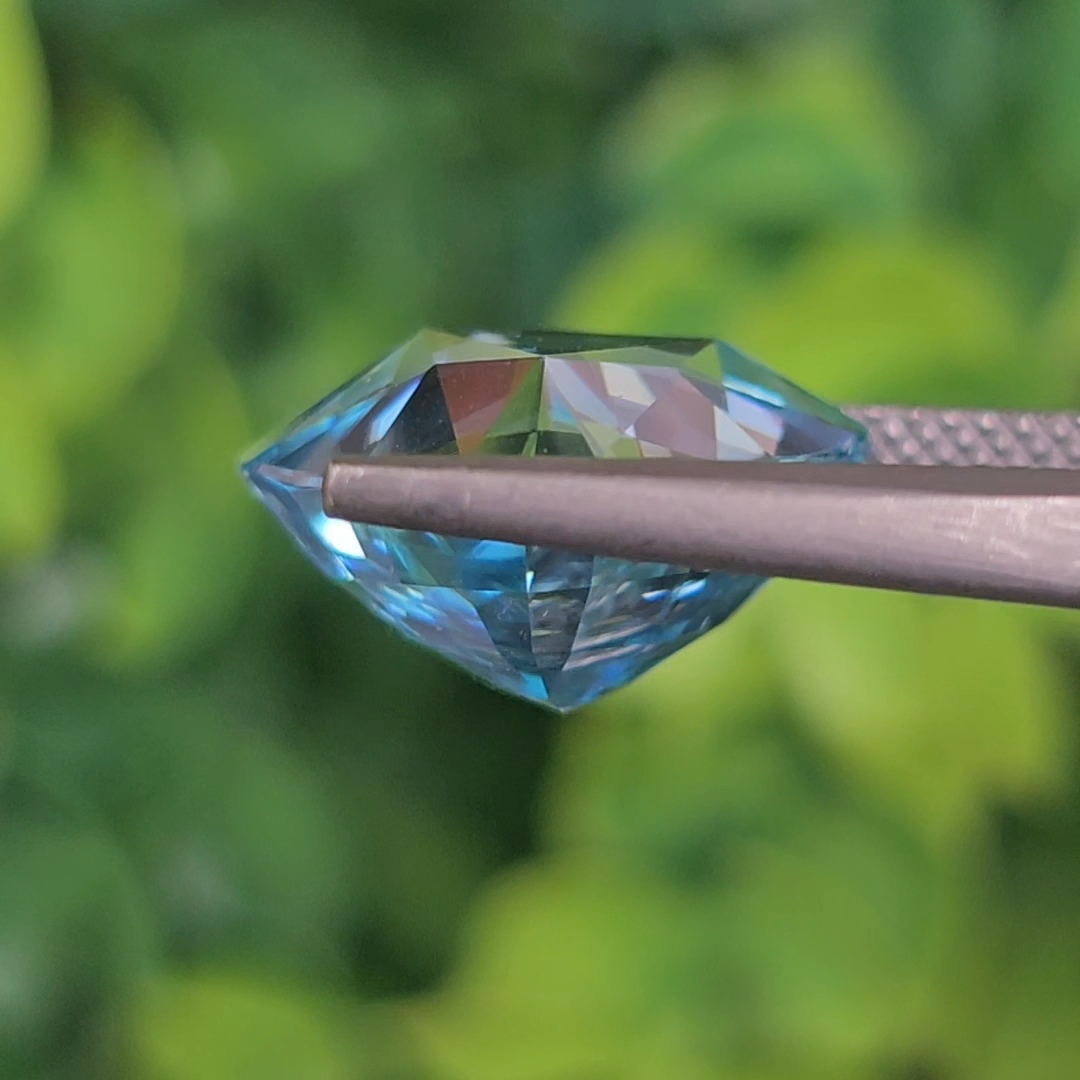 พลอย เพทาย Natural Zircon 11.26 กะรัต (Cts.) พลอยแท้ อัญมณีมงคลประจําวันเกิด เครื่องประดับพลอย