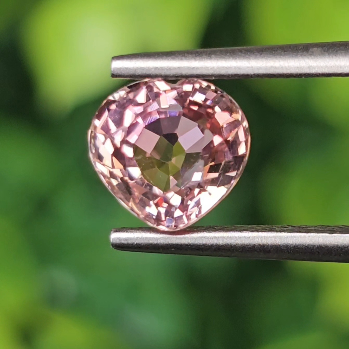 พลอย ชมพู ทัวร์มารีน ( Pink Tourmaline) 1.52 กะรัต (Cts.) อัญมณีมงคลประจําวันเกิด เครื่องประดับพลอย