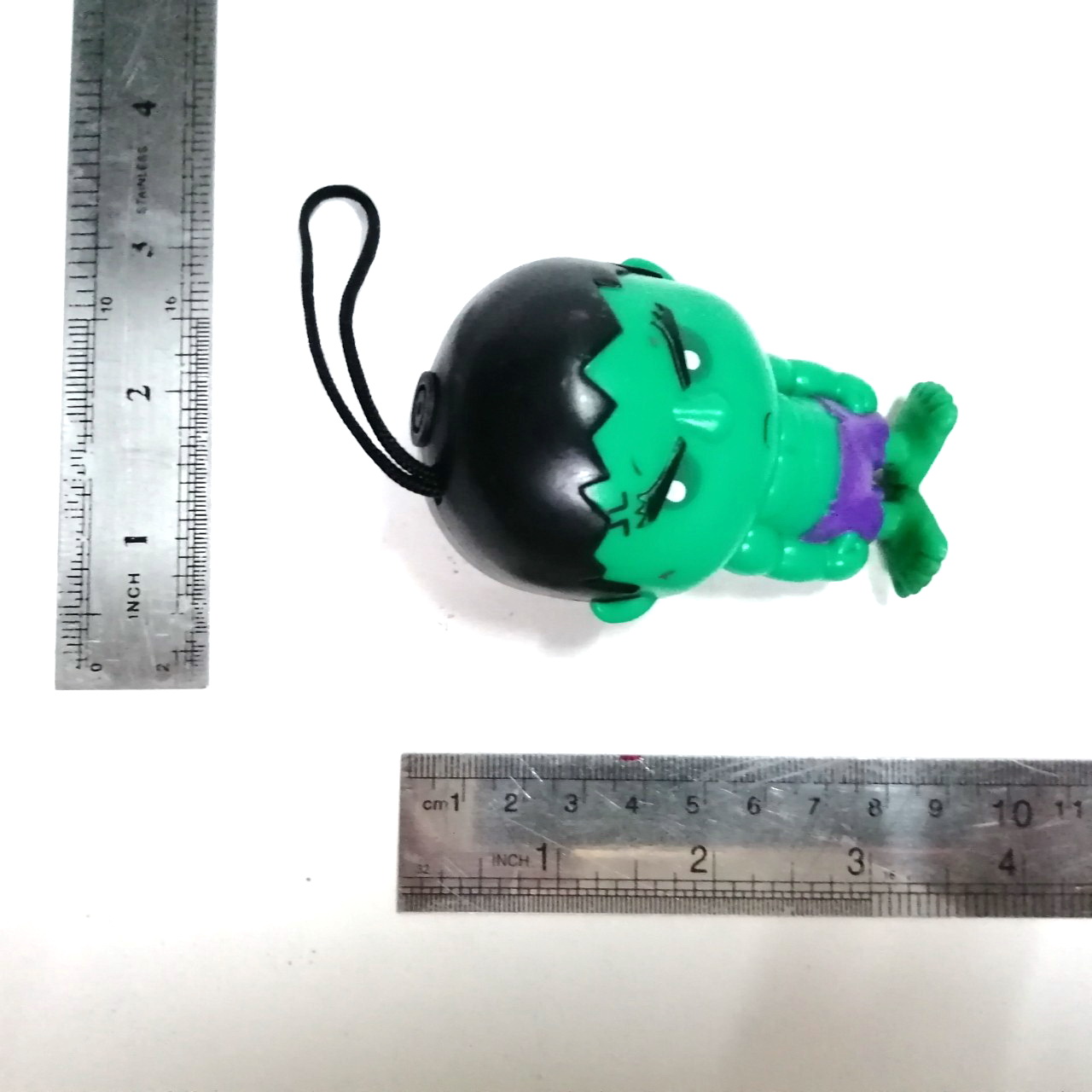 ตุ๊กตาพรีเมี่ยม พลาสติกแข็ง ฮัลค์ ขนาด3นิ้ว พรีเมี่ยมแลกซื้อ จาก เทสโก้โลตัส ของครบ มีรอยบ้าง