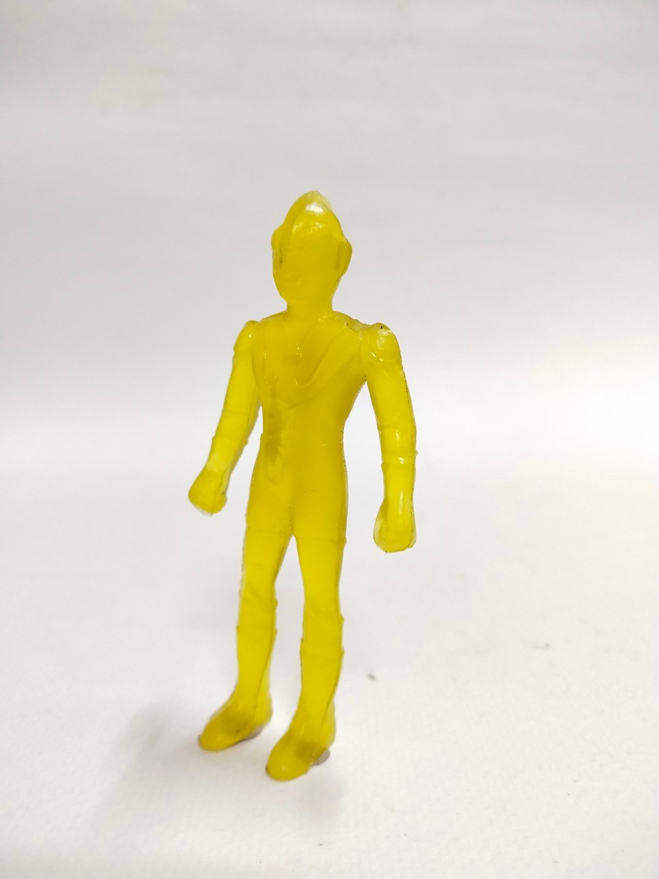 ตุ่นยาง อุลตร้าแมนใส สีเหลือง ขนาดตามรูป มือสองสภาพดี มีรอยบ้าง