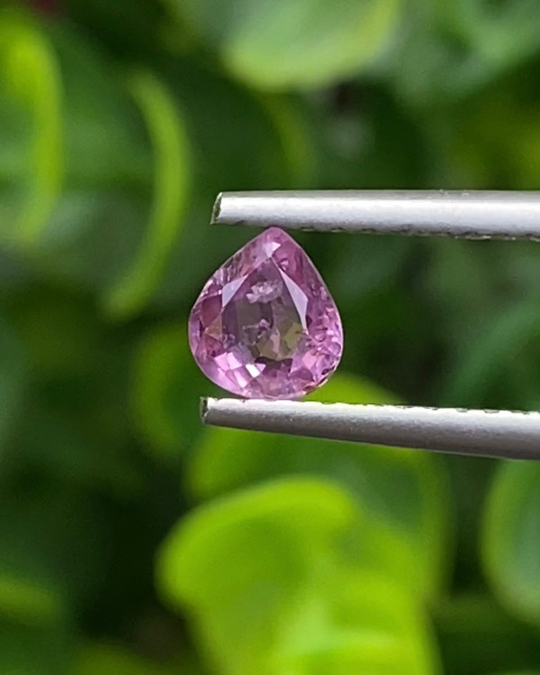 พลอย ชมพู พิ้ง แซฟไฟร์ Pink Sapphire 0.55 กะรัต (Cts.) ดิบ (Unheated) พลอยแท้ อัญมณีมงคลประจําวันเกิด เครื่องประดับพลอย