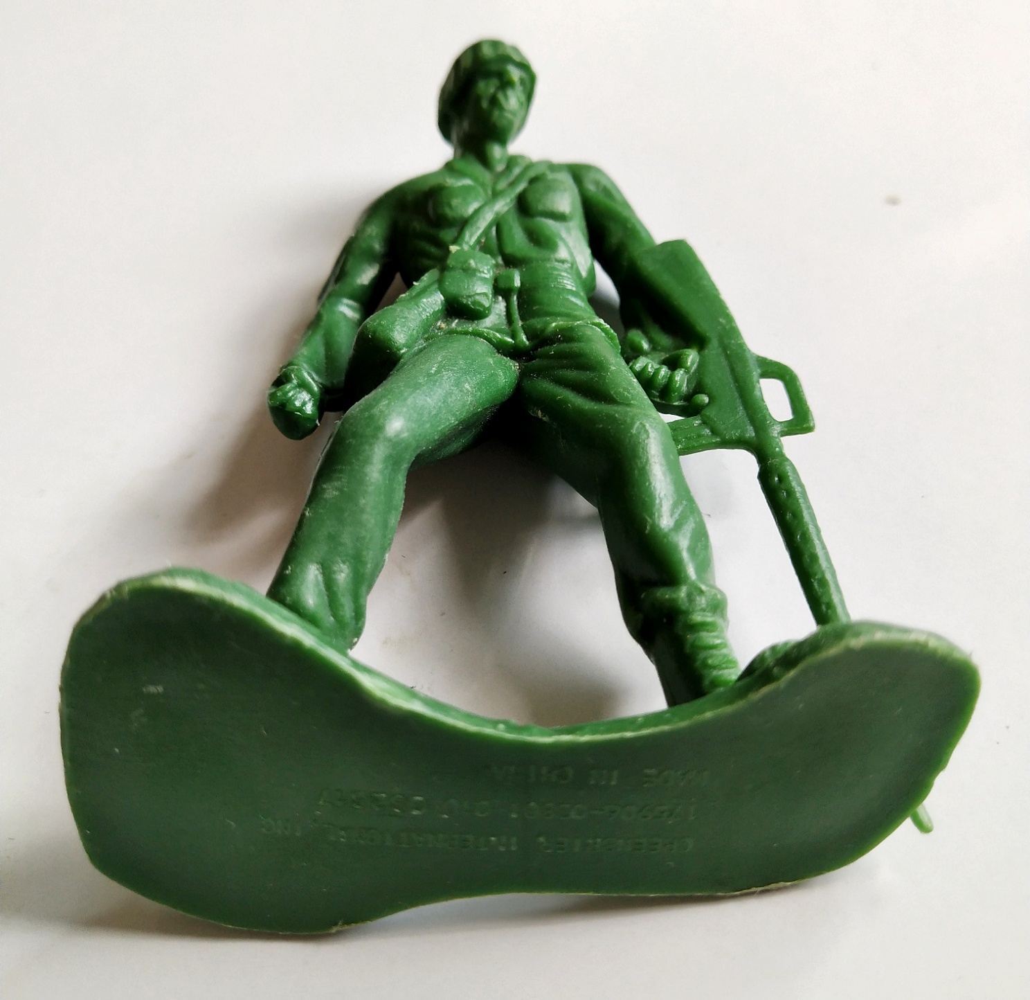 ของสะสม โมเดลพลาสติก ตุ๊กตาทหารยืนถือปืน สีเขียว จาก Greenerier International Inc.