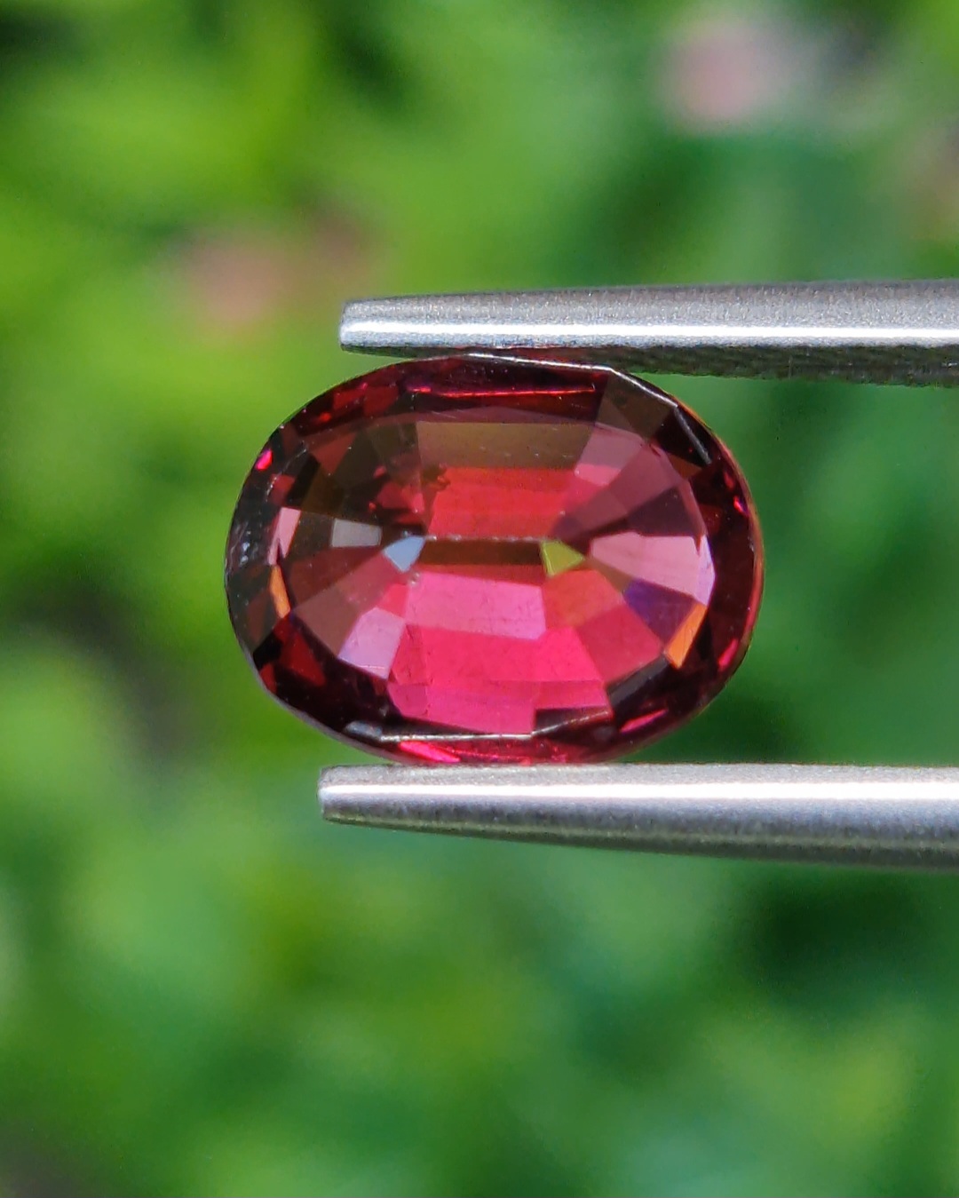 พลอย โรโดไลต์ กาเน็ท Rhodolite Garnet 2.86 กะรัต Cts.พลอยแท้ อัญมณีมงคลประจําวันเกิด เครื่องประดับพลอย