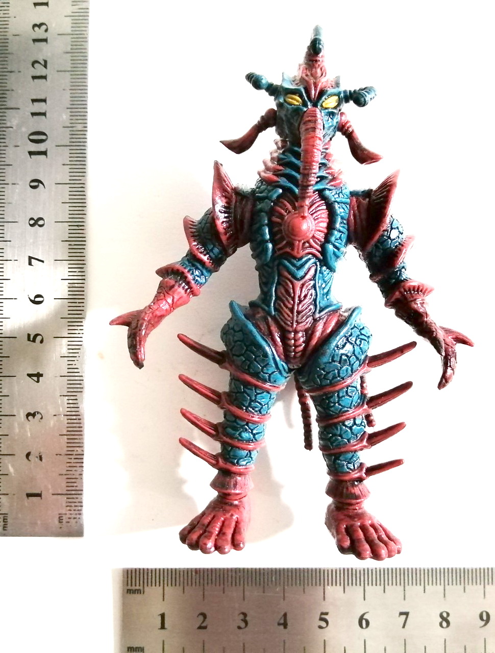 มนุษย์ดาวฮิปโปริสภาคอุลตร้าแมนเมบิอุส ขนาดประมาณ 5นิ้ว มนุษย์ดาวฮิปโปริสตัวนี้ ไม่ใช่ตัวดั้งเดิมที่ปรากฏตัวในอุลตร้าแมนเอส ตัวนี้เป็นตัวใหม่ ปรากฏตัวในซีรีย์อุลตร้าแมนเมบิอุส เมื่อปี2003 ตัวนี้เป็น แคนดี้ทอยส์พลาสติกตัน รายละเอียดสวยคมงดงาม ลงสีละเอีย