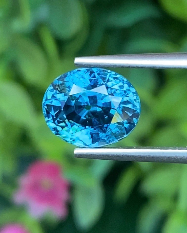 พลอย เพทาย (Zircon) 3.79 กะรัต (Cts.) พลอยแท้ อัญมณีมงคลประจําวันเกิด เครื่องประดับพลอย