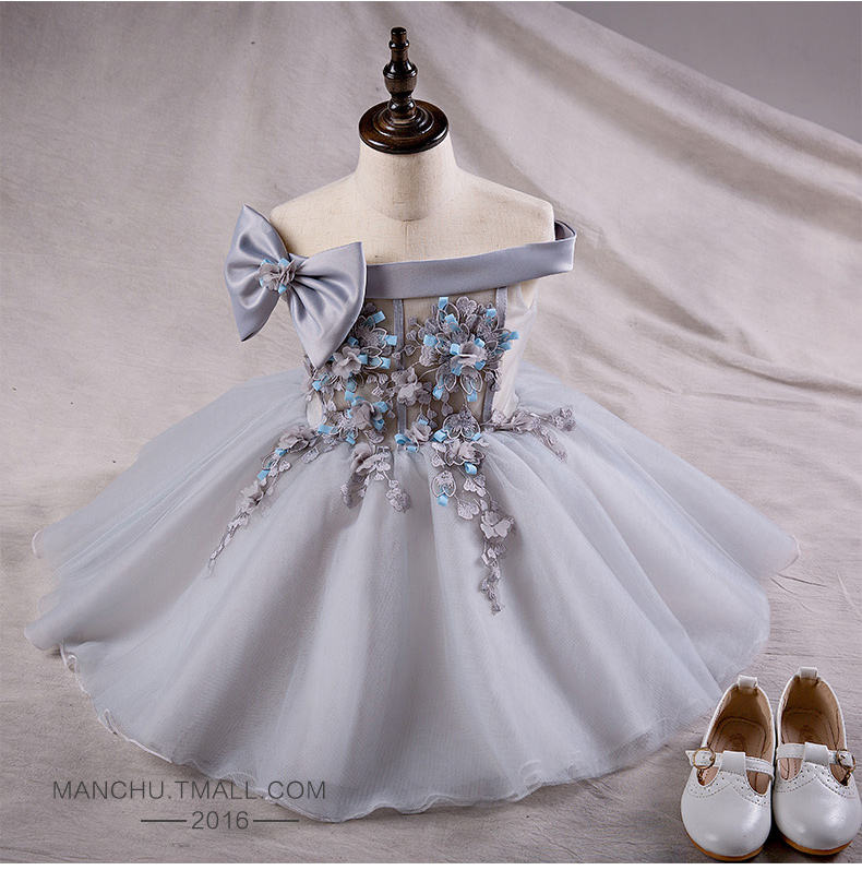 Pre-order ชุดราตรีเด็ก ชุดออกงาน ชุดกระโปรง สไตล์เจ้าหญิง แบบไหล่ปาด แต่งโบว์ ปักดอกไม้ช่วงอก กระโปรงจับจีบ เชือกผูกหลัง