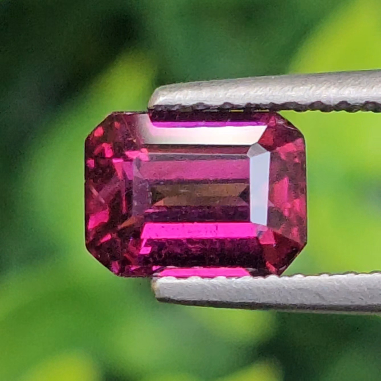 พลอย อุมบาไลต์ การ์เน็ต Umbalite Garnet 1.63 กะรัต (Cts.) ดิบ Unheated พร้อมใบเซอร์ พลอยแท้ อัญมณีมงคลประจําวันเกิด เครื่องประดับพลอย