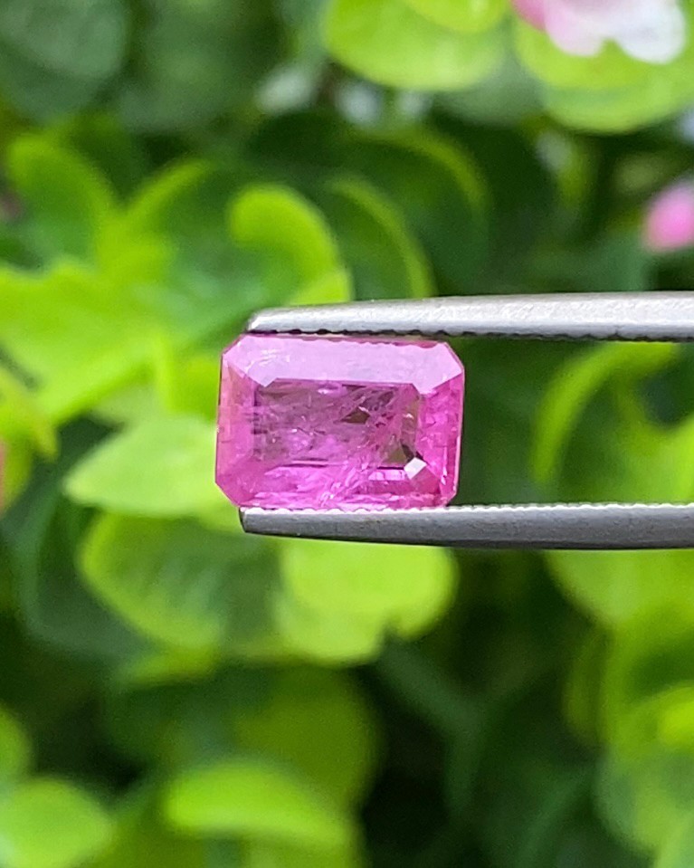 พลอย ชมพู พิ้ง แซฟไฟร์ Pink Sapphire 1.49 กะรัต (Cts.) พลอยแท้ อัญมณีมงคลประจําวันเกิด เครื่องประดับพลอย