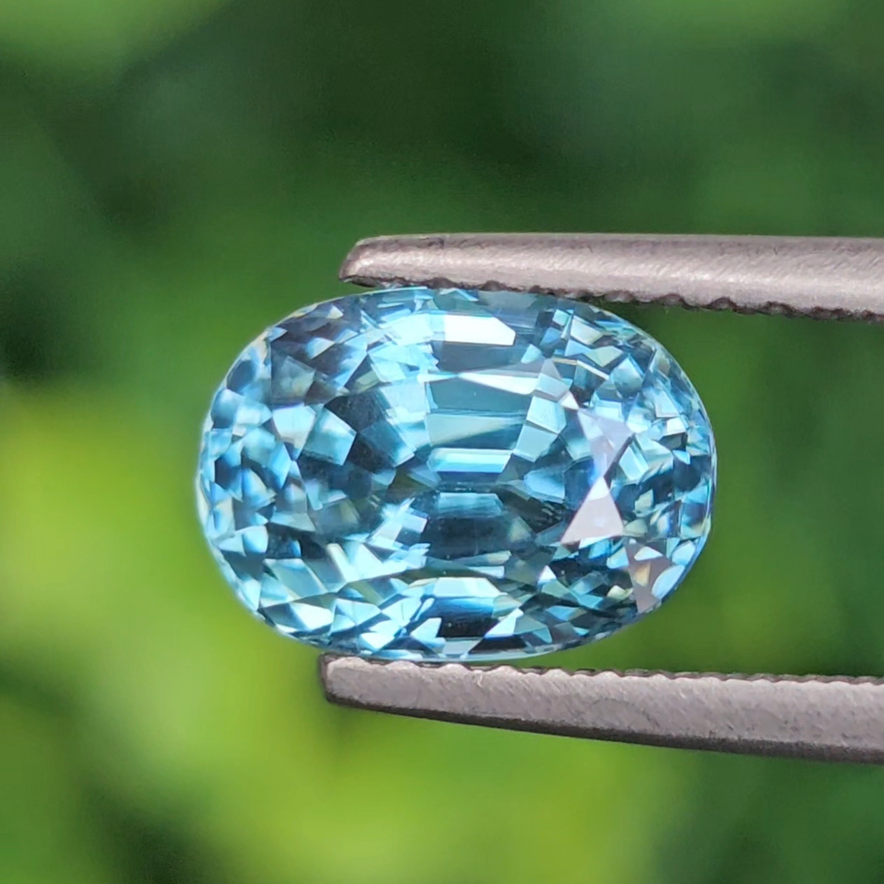 พลอย เพทาย (Zircon) 3.33 กะรัต (Cts.) พลอยแท้ อัญมณีมงคลประจําวันเกิด เครื่องประดับพลอย