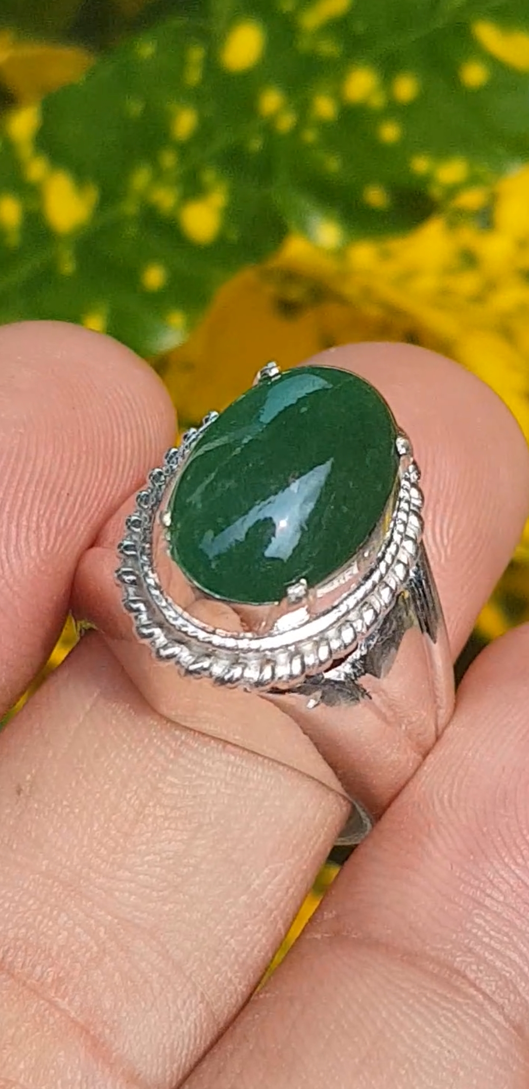 หยก พม่า แท้ Jade แหวนหยก 翡翠戒指 (Jadeite ring) 3.39 กะรัต (Cts.) (Size) 58 ดิบ ไม่ผ่านการปรับปรุง (Type A) พม่า (Myanmar)