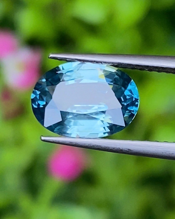 พลอย เพทาย (Zircon) 3.39 กะรัต (Cts.) พลอยแท้ อัญมณีมงคลประจําวันเกิด เครื่องประดับพลอย