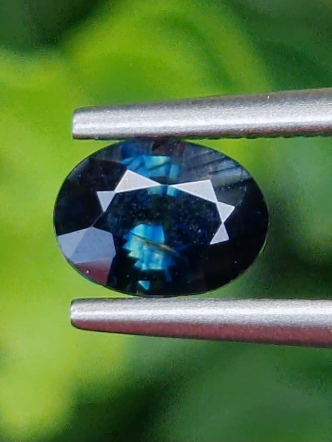 พลอย ไพลิน Blue Sapphire 0.85 กะรัต (Cts.) ดิบ Unheated พลอยแท้ อัญมณีมงคลประจําวันเกิด เครื่องประดับพลอย