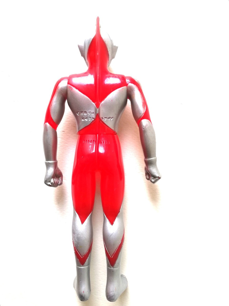 ซอฟ 6.5 นิ้ว อุลตร้าแมนตัวปลอม (อิมิต อุลตร้าแมน) ขนาดตามรูป อุลตร้าแมนตัวร้ายร่างแปลงมนุษย์ดาวซาราป ในอุลตร้าแมนคนแรก
