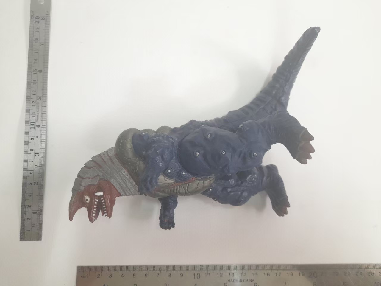 มีหลายภาพ,ซอฟ 6 - 6.5 นิ้ว สัตว์ประหลาด กอลซ่า จากอุลตร้าแมนทีก้า ขนาดตามรูป มือสองสภาพดีมีรอยบ้าง