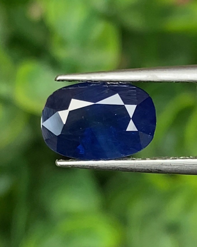 พลอย ไพลิน Blue Sapphire 2.221 กะรัต (Cts.) พร้อมใบเซอร์ พลอยแท้ อัญมณีมงคลประจําวันเกิด เครื่องประดับพลอย