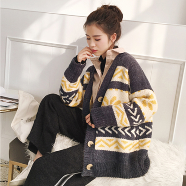 CARDIGAN เสื้อคลุมไหมพรมคอวี ผ้าหนานุ่มถักลายวินเทจ (12270B)