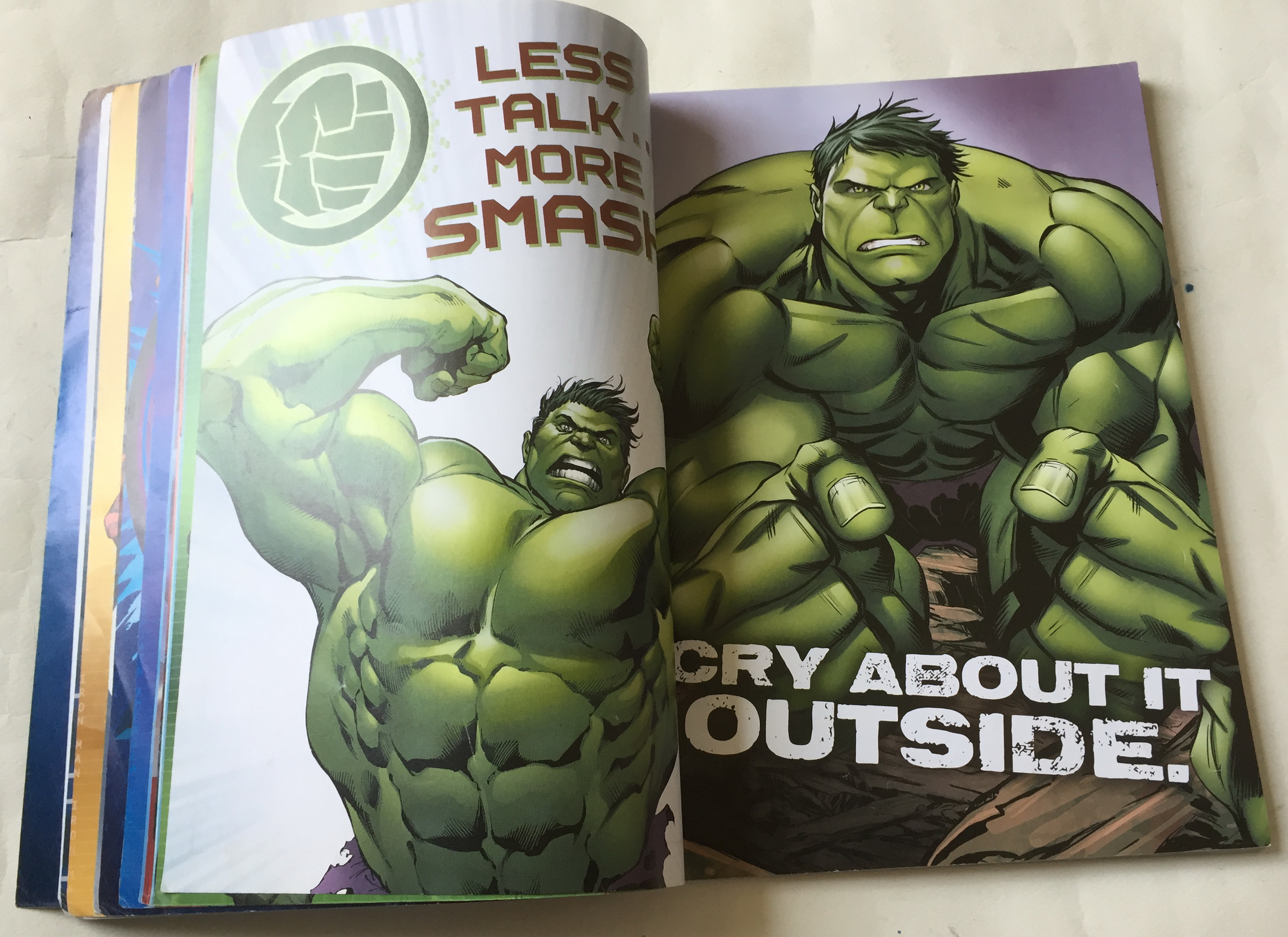 มีหลายภาพ, Marvel Assemble in Action หนังสือภาพการ์ตูนสีทั้งเล่ม Marvel Comic Marvel Poster-A-Page ฉบับภาษาอังกฤษพร้อมโปสเตอร์ในเล่ม