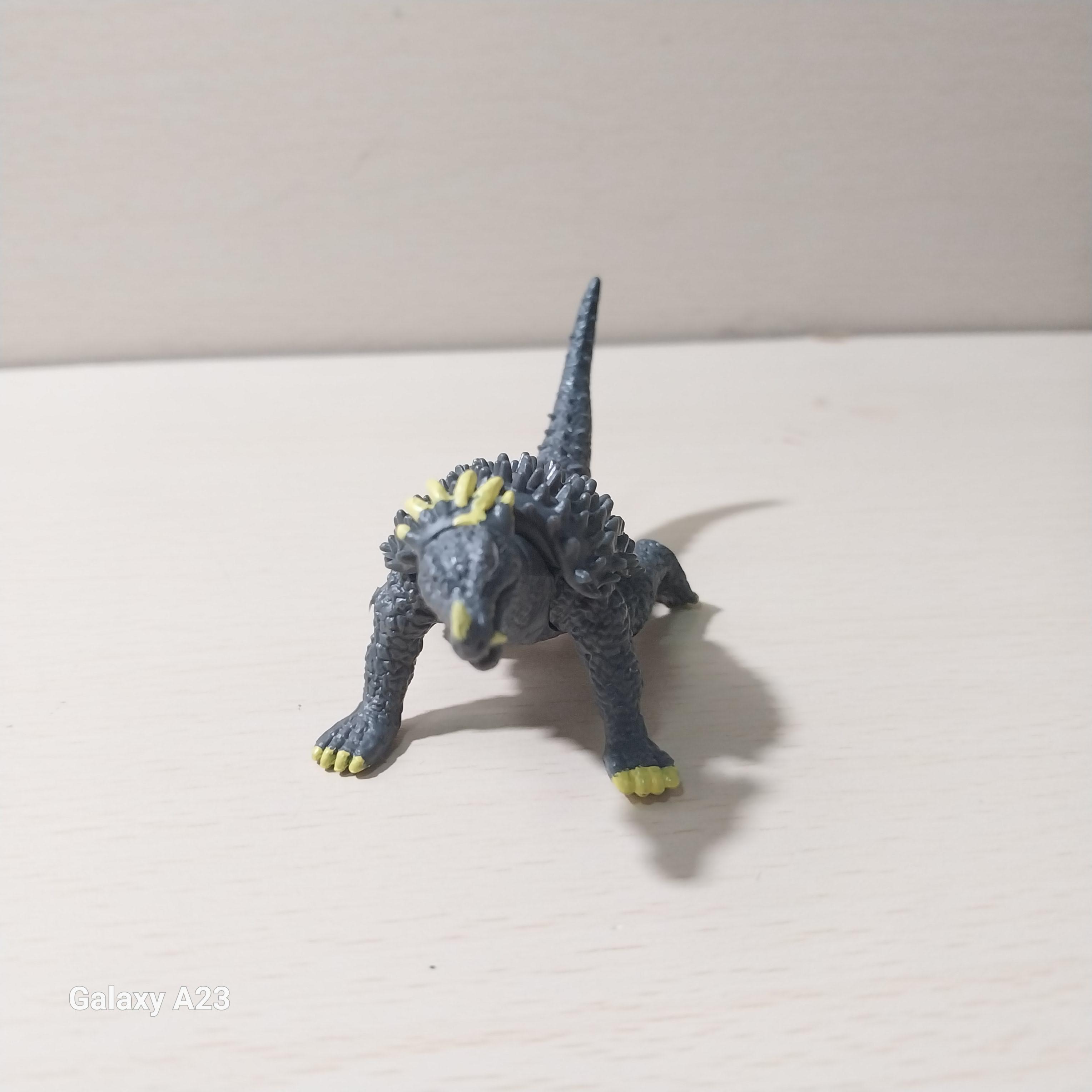 มือ2 มีหลายภาพ,กาชาปอง ยางตัน ขนาด 3 นิ้ว สัตว์ประหลาด แองกีรัส สภาพดี มีรอยบ้าง