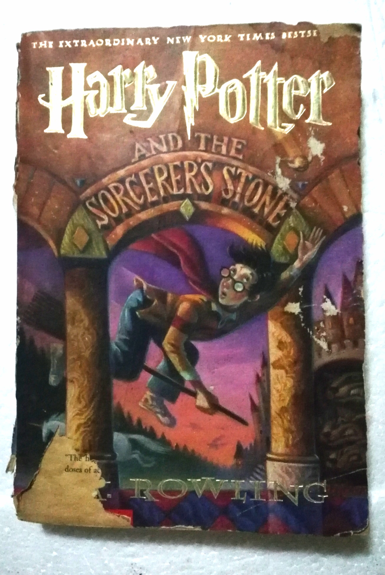หนังสือเก่า มีรอยชำรุดตามภาพ, ฉบับภาษาอังกฤษ Harry Potter and the sorcerer's Stone แฮร์รี่พ็อตเตอร์กับศิลาอาถรรพ์