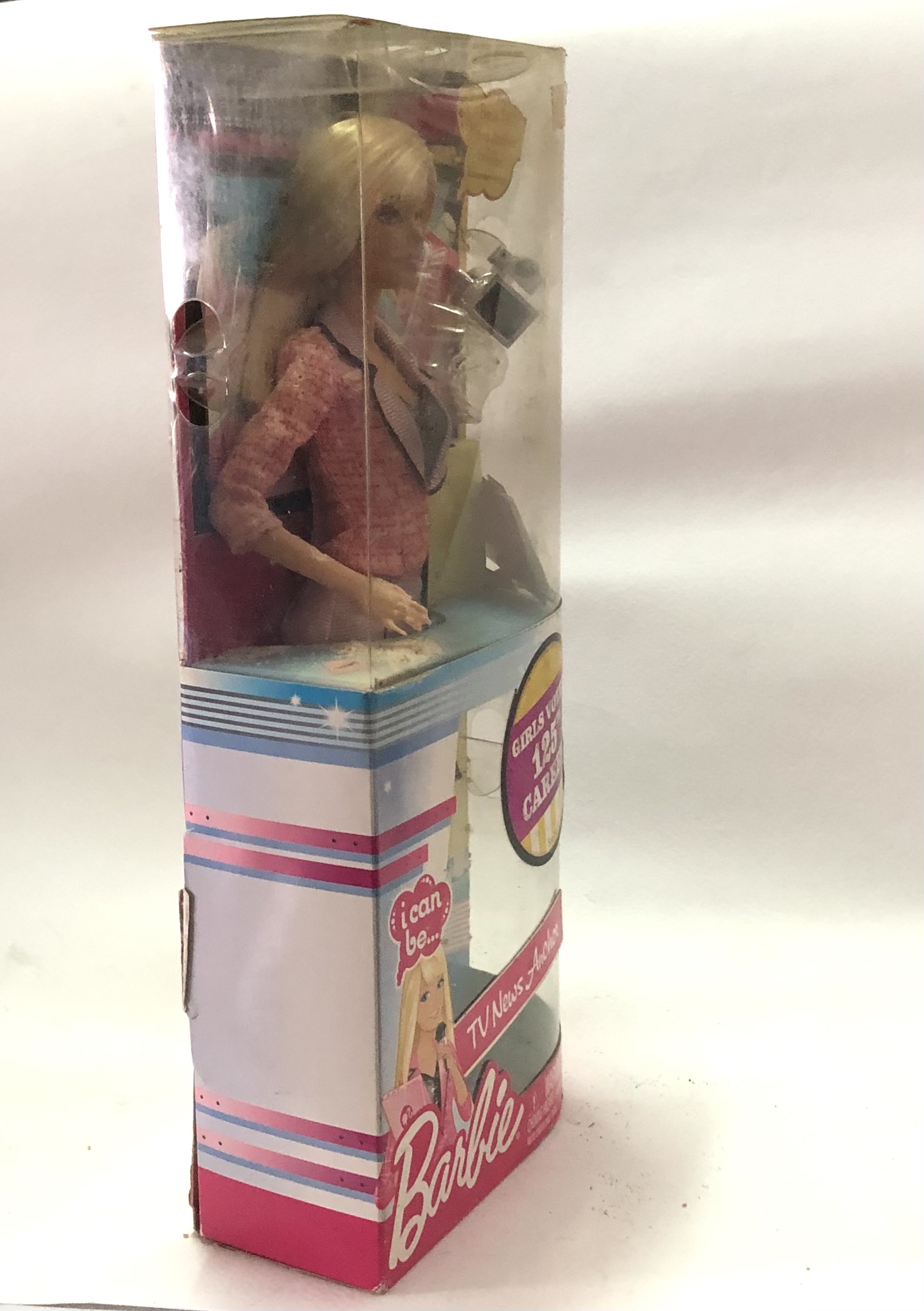 มือ1 เก่าเก็บในกล่อง***มือมีตำหนิ ตามภาพ *** ตุ๊กตาบาร์บี้รุ่น I can be ... TV News Anchor, Girl Voted 125th Career! ตุ๊กตาบาร์บี้อาชีพ