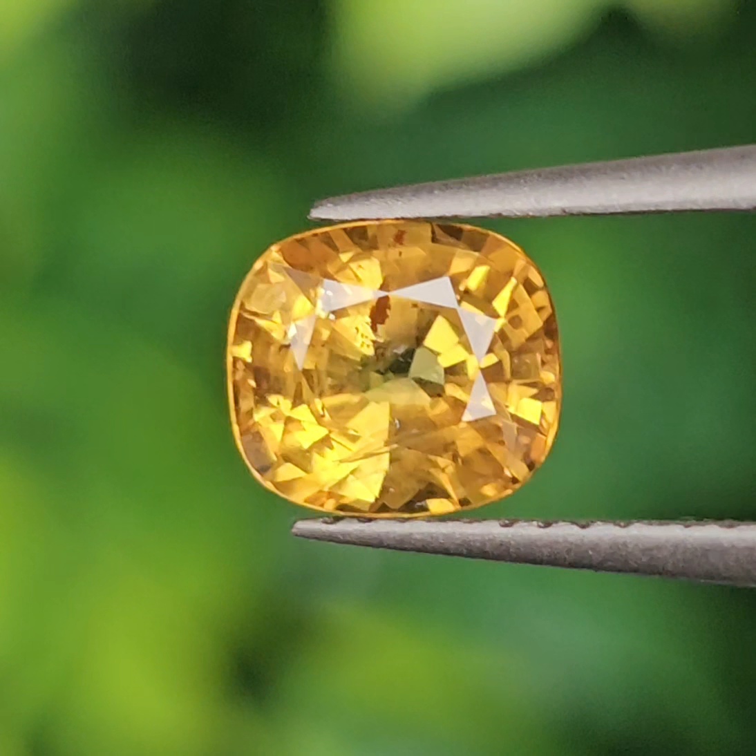 พลอย บุษราคัม yellow sapphire 0.86 กะรัต (Cts.) พลอยแท้ อัญมณีมงคลประจําวันเกิด เครื่องประดับพลอย