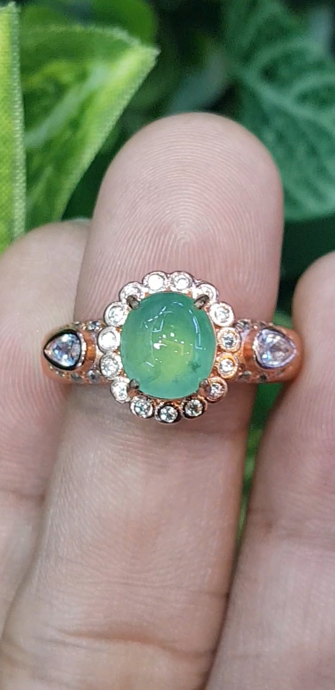หยก พม่า แท้ Jade แหวนหยก (Jadeite ring) 2.13 กะรัต (Cts.) (Size) 59 ดิบ ไม่ผ่านการปรับปรุง (Type A) พม่า (Myanmar)