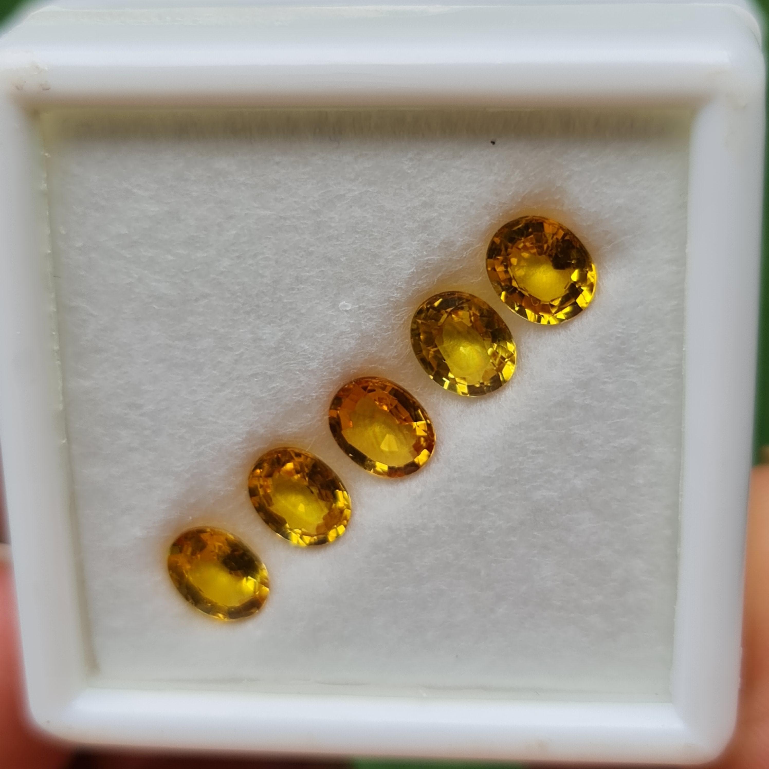 พลอย บุษราคัม yellow sapphire 3.57 กะรัต (Cts.) 5 เม็ด (Pcs.) พลอยแท้ อัญมณีมงคลประจําวันเกิด เครื่องประดับพลอย
