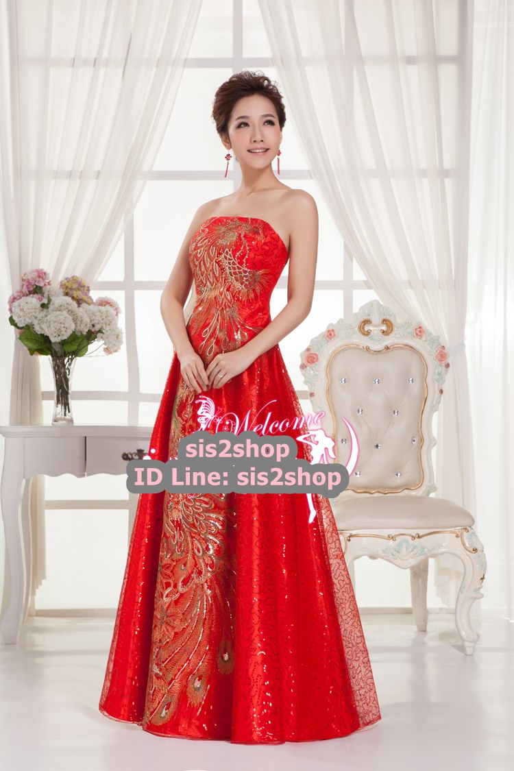 พร้อมเช่า ชุดราตรียาว เกาะอก สีแดง แต่งเลื่อมรูปลายนกยูง (ซิปหลัง)