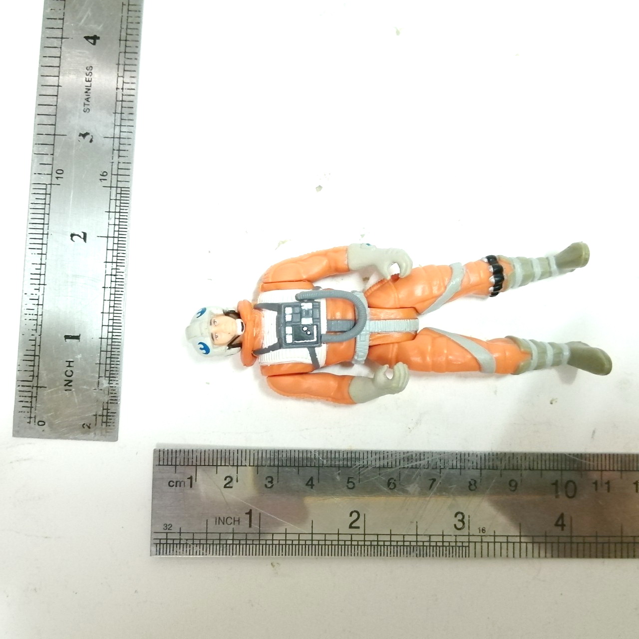 ฟิกเกอร์ ขนาด3.75 ขนาดตามรูป นักบินx-wing เวดด์ แอนทิลเลส สภาพดี มีเท่าที่เห็นในภาพ