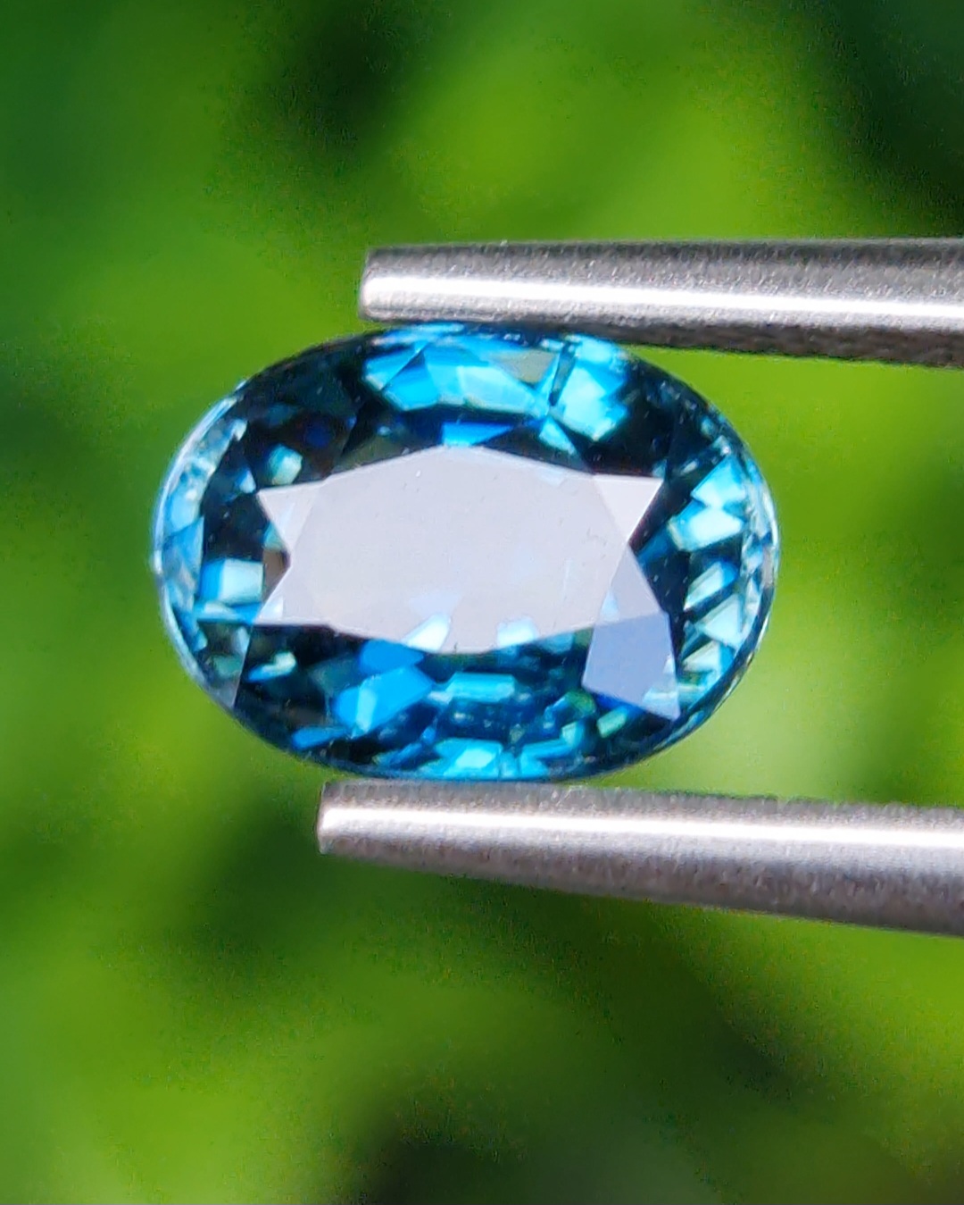 พลอย เพทาย (Zircon) 2.25 กะรัต (Cts.) พลอยแท้ อัญมณีมงคลประจําวันเกิด เครื่องประดับพลอย