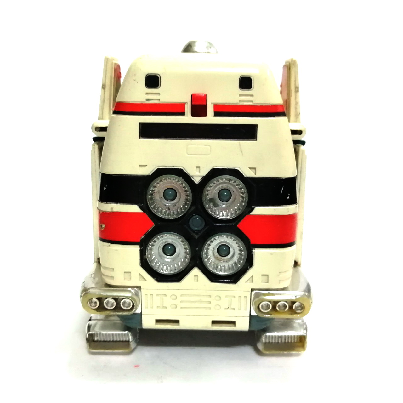 ยานแมชชีน บัฟฟาโล่ ยานของขบวนการ ไลฟ์แมน ตัวยานบางส่วนเป็นเหล็ก และพลาสติก กลไกใช้ได้บางส่วน ของเก่าเก็บตามสภาพ *** มีรอยถลอกและสติ๊กเกอร์หลุด /ขาดหลายแห่ง พิจารณาก่อนซื้อ