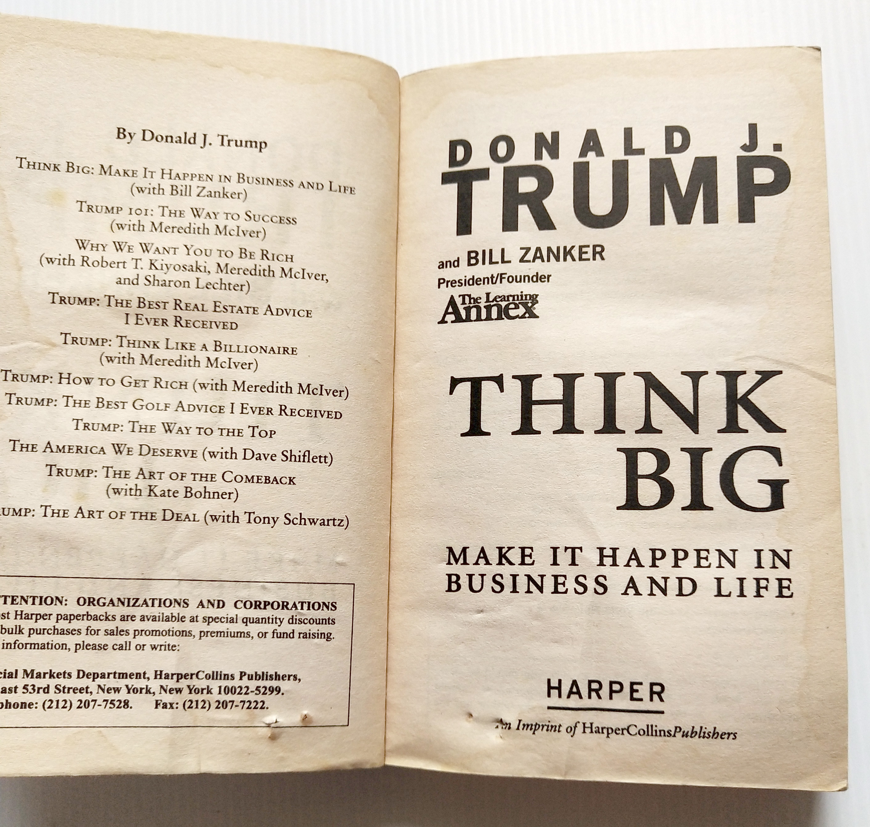 หนังสือแนวทักษะการบริหารจัดการ ฉบับภาษาอังกฤษ **หนังสือมีตำหนิทั้งเล่ม ตามภาพ*THINK BIG" โดย Donald J.Trump และ Bill Zanker, president/founder The Learning Annex _Make It Happen in Business and Life
