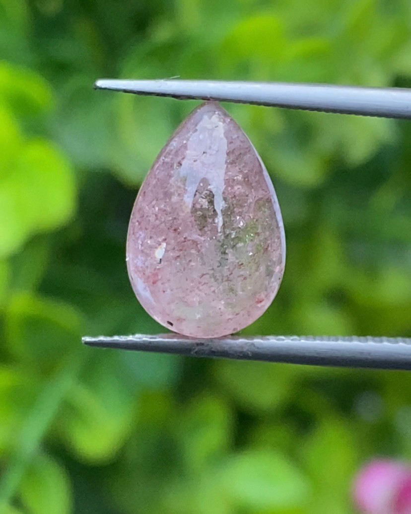 พลอย สตอเบอรี่ ควอตซ์ Strawberry Quartz 4.83 กะรัต (Cts.) พลอยแท้ อัญมณีมงคลประจําวันเกิด เครื่องประดับพลอย