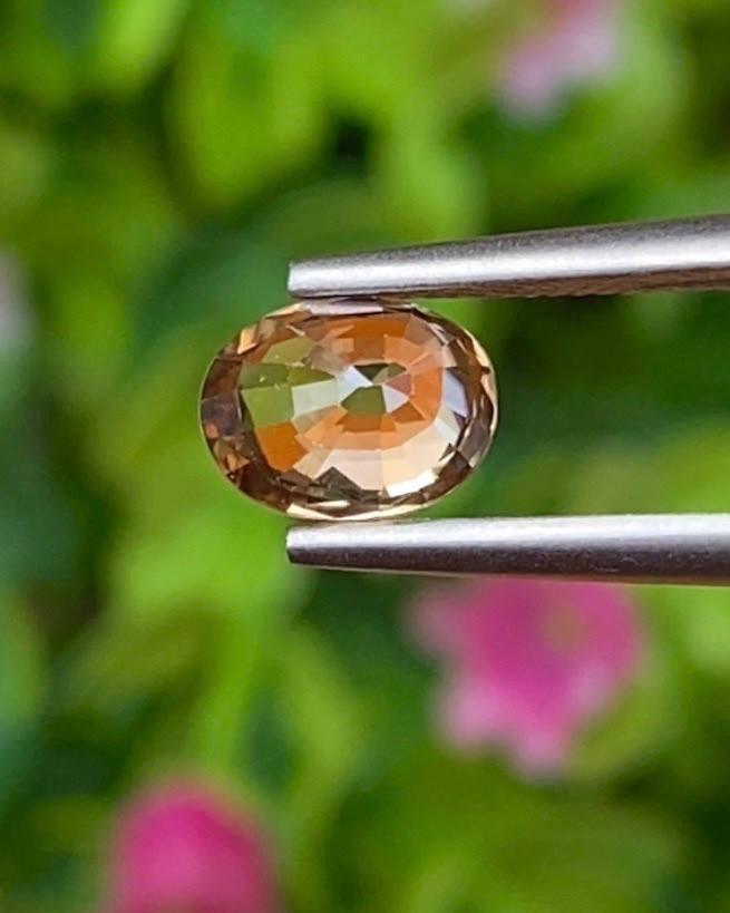 พลอย เพทาย (Zircon) 1.20 กะรัต (Cts.) พลอยแท้ อัญมณีมงคลประจําวันเกิด เครื่องประดับพลอย