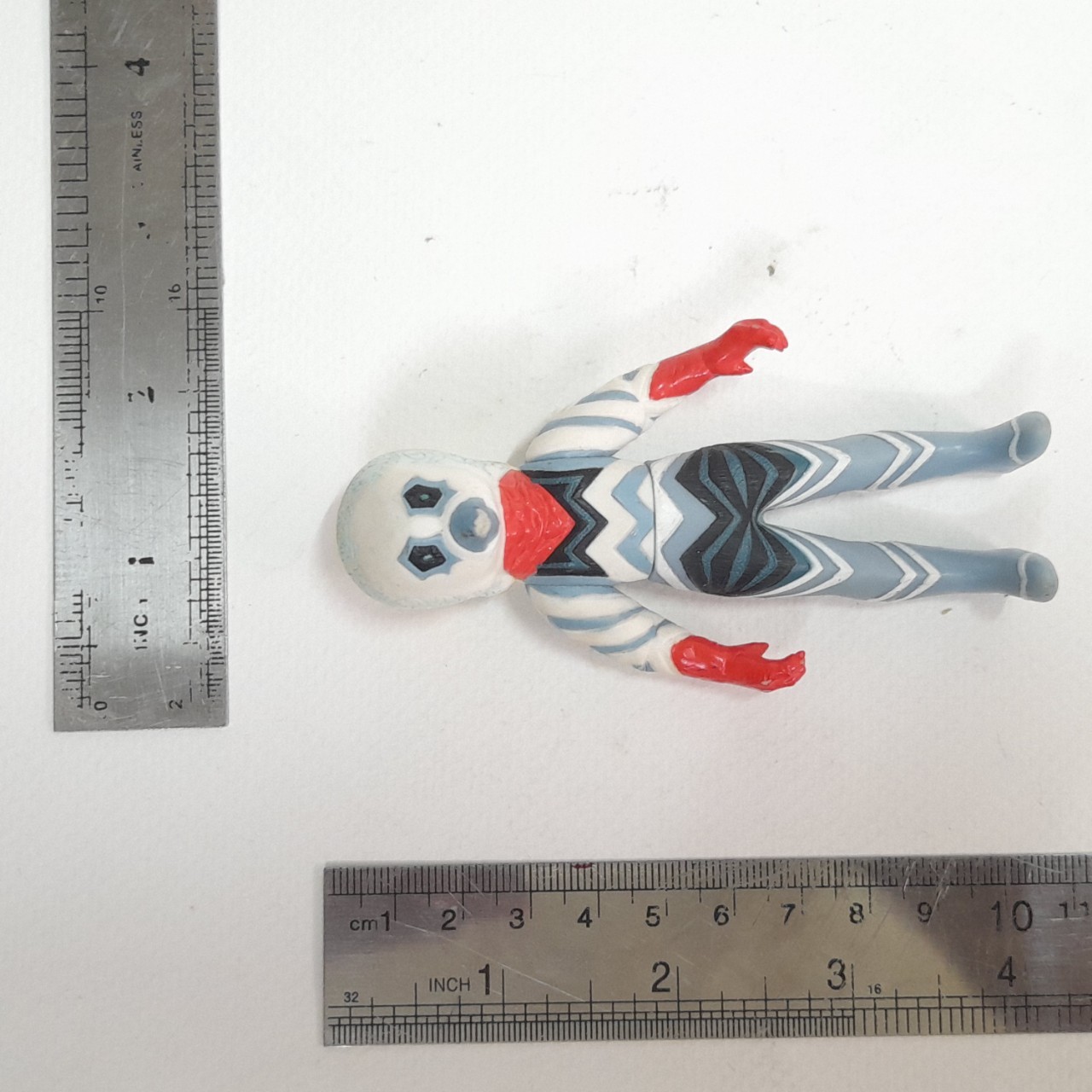 มีหลายภาพ,ซอฟ 3.5-4นิ้ว สัตว์ประหลาดมนุษย์ดาว กัซ จากอุลตร้าเซเว่น มือสองสภาพดี มีรอยบ้าง