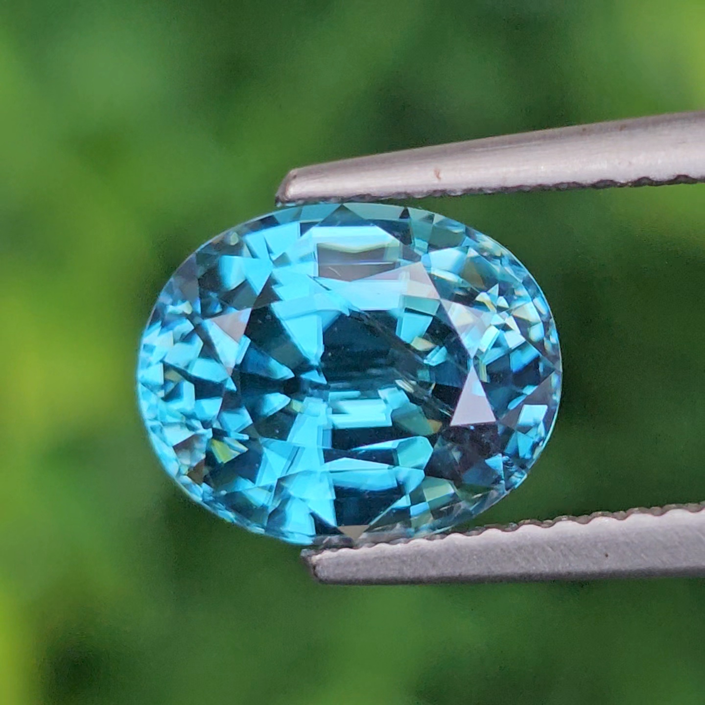 พลอย เพทาย (Zircon) 4.65 กะรัต (Cts.) พลอยแท้ อัญมณีมงคลประจําวันเกิด เครื่องประดับพลอย