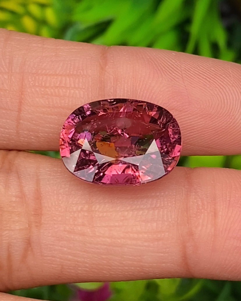 พลอย ทัวร์มาลีน Tourmaline 11.08 กะรัต (Cts.) พร้อมใบเซอร์ พลอยแท้อัญมณีมงคล ประจําวันเกิด เครื่องประดับพลอย