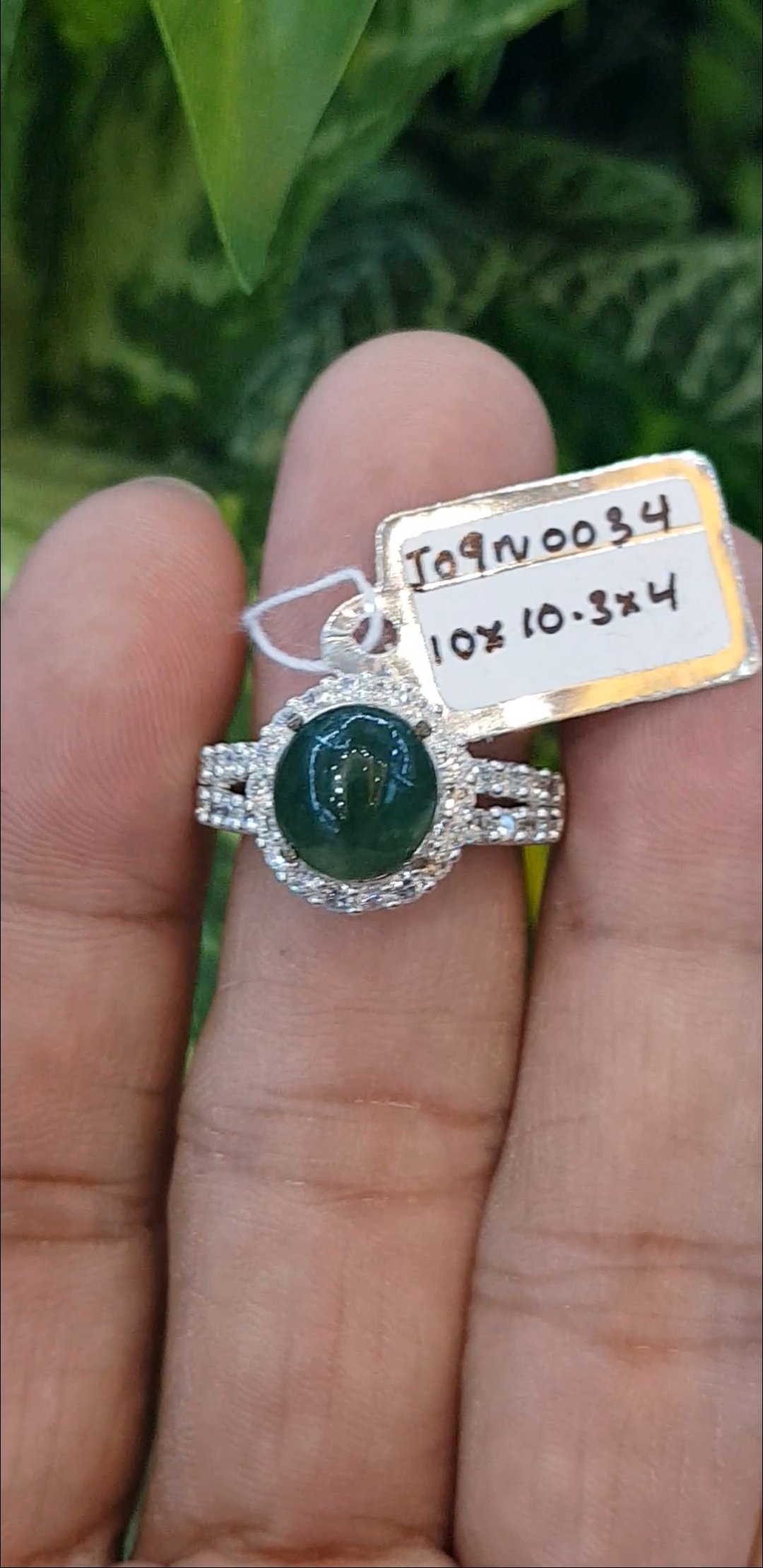 หยก พม่า แท้ Jade แหวนหยก 翡翠戒指 (Jadeite ring) 3.34 กะรัต (Cts.) (Size) 55 ดิบ ไม่ผ่านการปรับปรุง (Type A) พม่า (Myanmar)