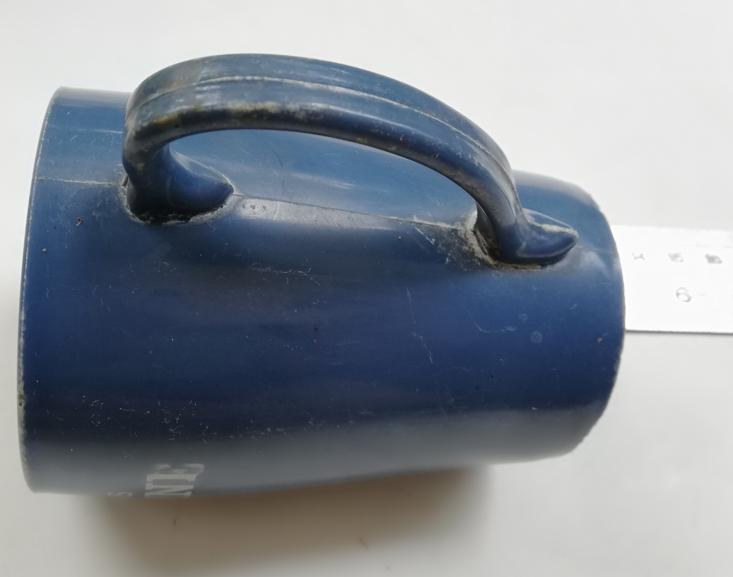 ของเก่าสะสม แก้วน้ำพลาสติกขนาดเล็กสีฟ้า ด้านในสีขาว ของสะสมจากOvaltine 'Delicious OVALTINE' เส้นผ่าศุนย์กลางประมาณปากแก้ว 2.7" เส้นผ่าศูนย์กลางก้นแก้ว 2.2" ความสูงประมาณ 3.8" **ของเก่ามีตำหนิ โปรดตรวจสอบทุกภาพ