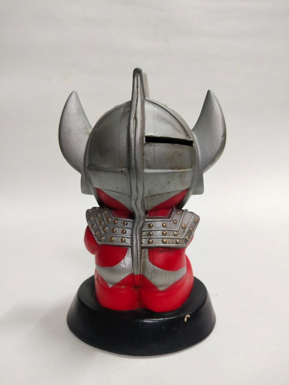 กระปุกออมสิน อุลตร้าแมนทาโร่ งานเก่าเก็บสะสม มีรอยบ้างตามสภาพ ไม่มีฝาหลัง