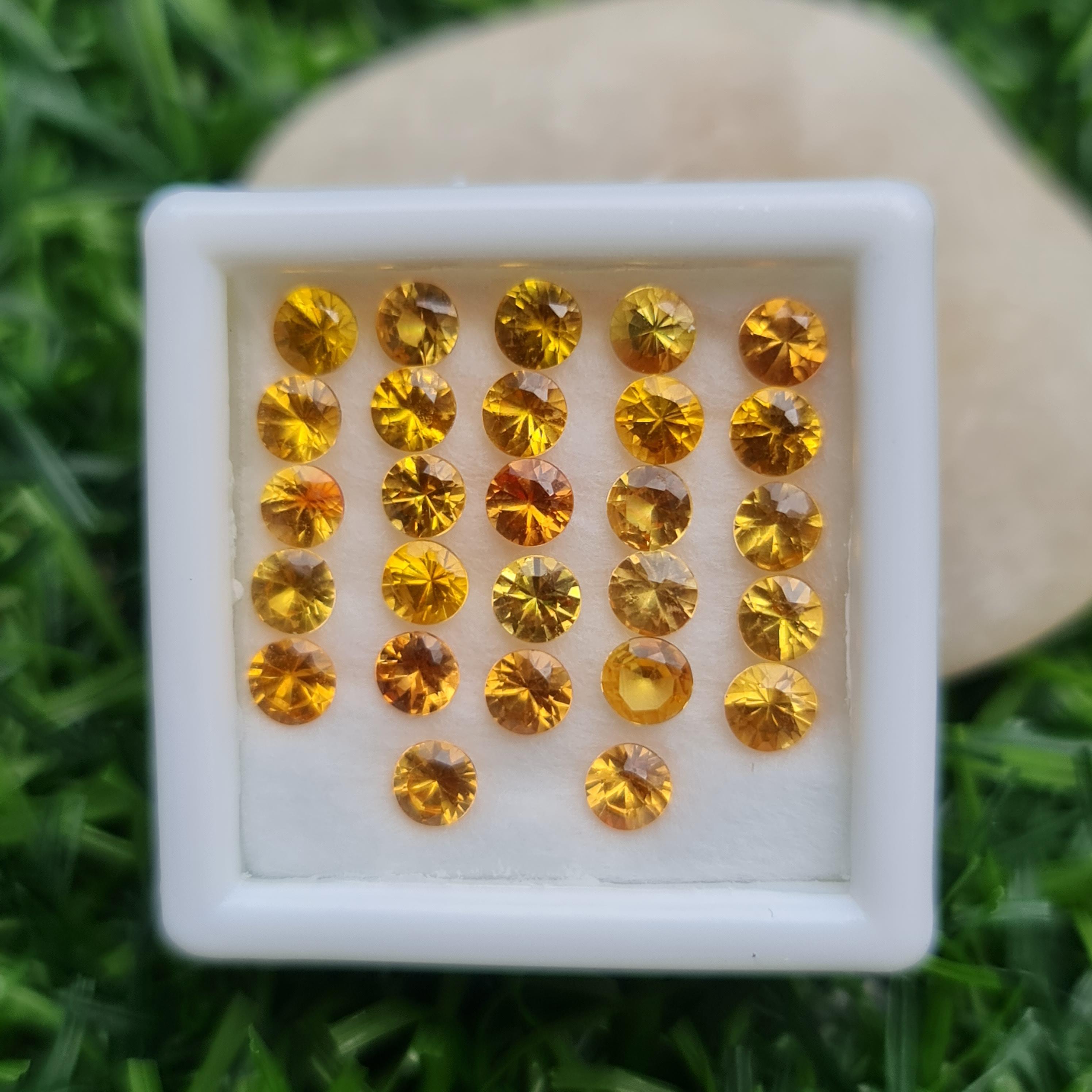พลอย บุษราคัม yellow sapphire 4.43 กะรัต (Cts.) 27 เม็ด (Pcs.) พลอยแท้ อัญมณีมงคลประจําวันเกิด เครื่องประดับพลอย