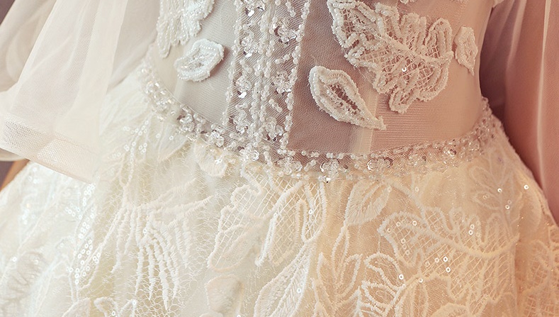 ชุดแต่งงาน แขนสามส่วน หางยาว เชือกผูกหลัง