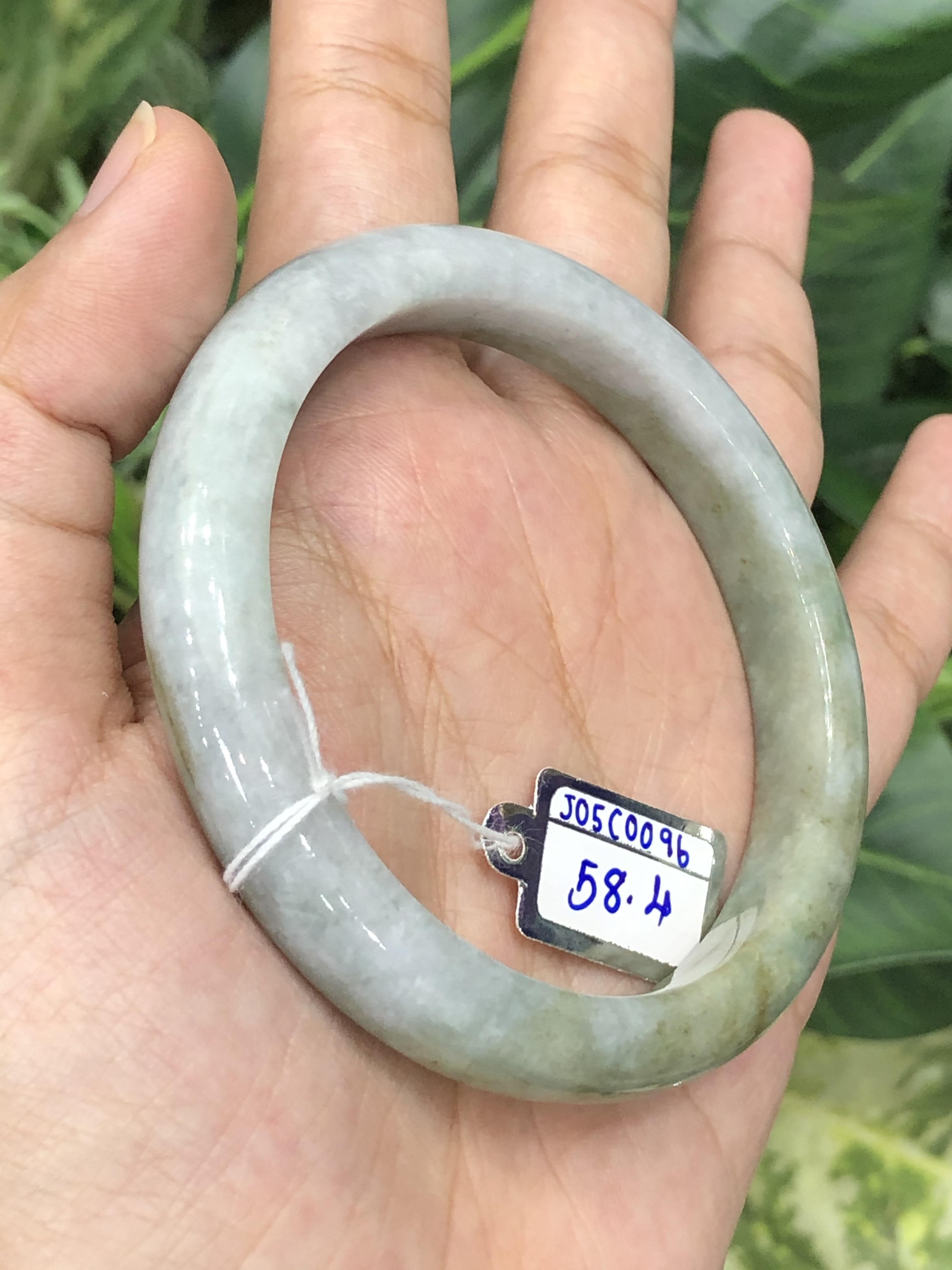 J05C0096 หยก พม่า แท้ Jade กำไลหยก 58.4 มม. (Jade bracelet) พม่า (Myanmar)