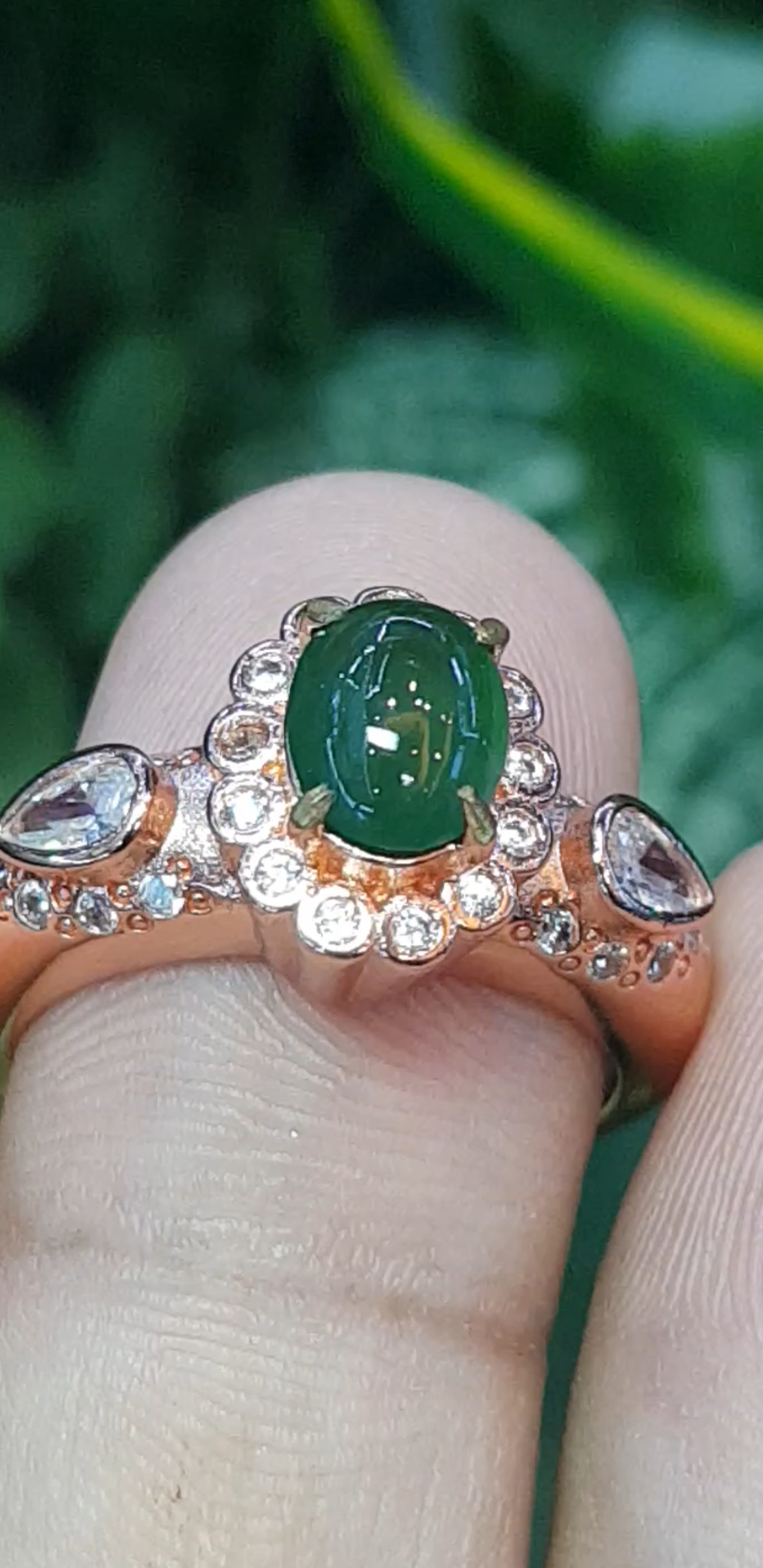 หยก พม่า แท้ Jade แหวนหยก แหวน หยก (jadeite) 1.19 กะรัต (Cts.) ดิบ (Size) 59 ไม่ผ่านการปรับปรุง (Type A) พม่า (Myanmar)