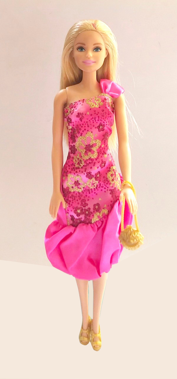 ของเล่น ของสะสม ตุ๊กตาบาร์บี้ 2015 Mattel Indonesia ผมทอง ขาแข็ง งอไม่ได้ ชุดออกงาน แขนเดียว สีชมพูบาร์บี้ของแท้ สภาพใหม่ แกะโชว์ พร้อมรองเท้า และกระเป๋าของบารบี้แท้เซ็ทเดียวกับชุด **มีด้ายหลุดเล็กน้อยบริเวณตีนตุ๊กแกที่ติดหลังชุด