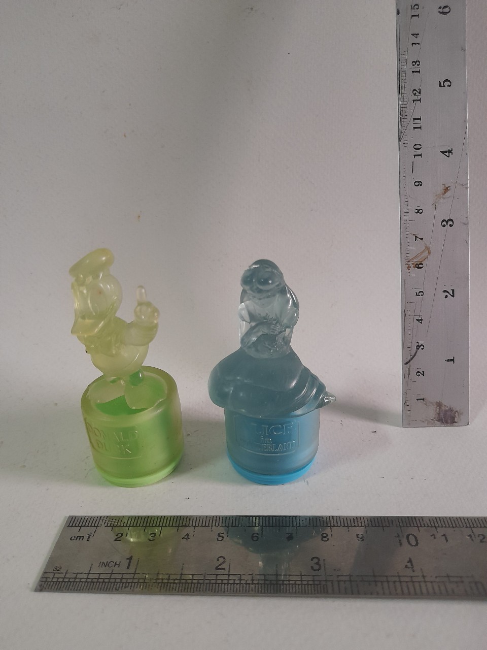 มีหลายภาพ เซ็ทตุ๊กตาตราแสตมป์จากดิสนีย์ ลาย โดนัลด์ดั๊ก และ อลิส อินวันเดอร์แลนด์ ขนาดตามภาพ