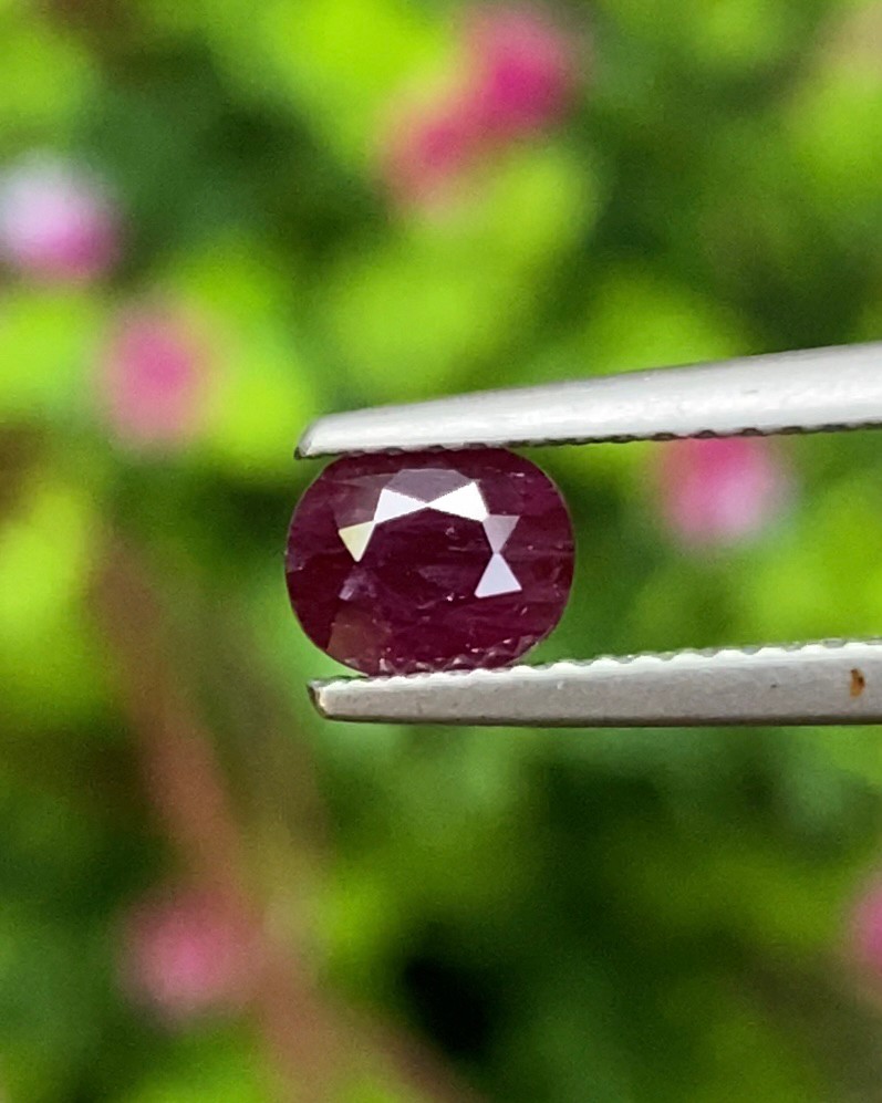 พลอย ทับทิม สยาม (Siam Ruby Sapphire) 1.02 กะรัต (Cts.) พร้อมใบเซอร์ พลอยแท้ อัญมณีมงคลประจําวันเกิด เครื่องประดับพลอย